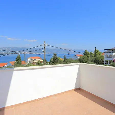 Apartman Arbanija 1125a *